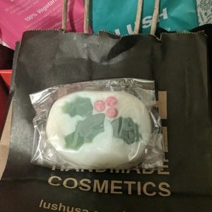 Lush Holly Berry massage bar